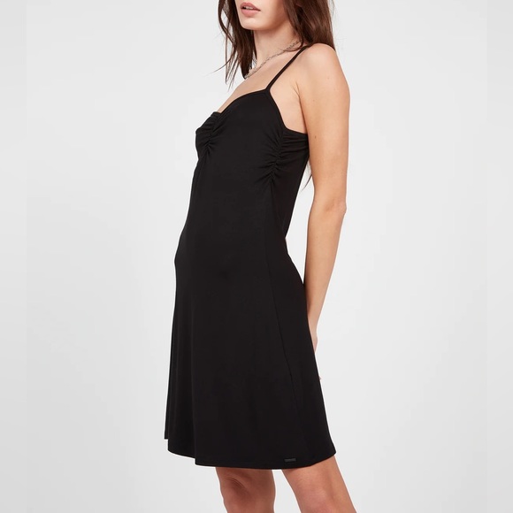 NWT volcom SCENIC STONE DRESS BLACK classic basic summer casual spaghetti strap - Picture 1 of 9